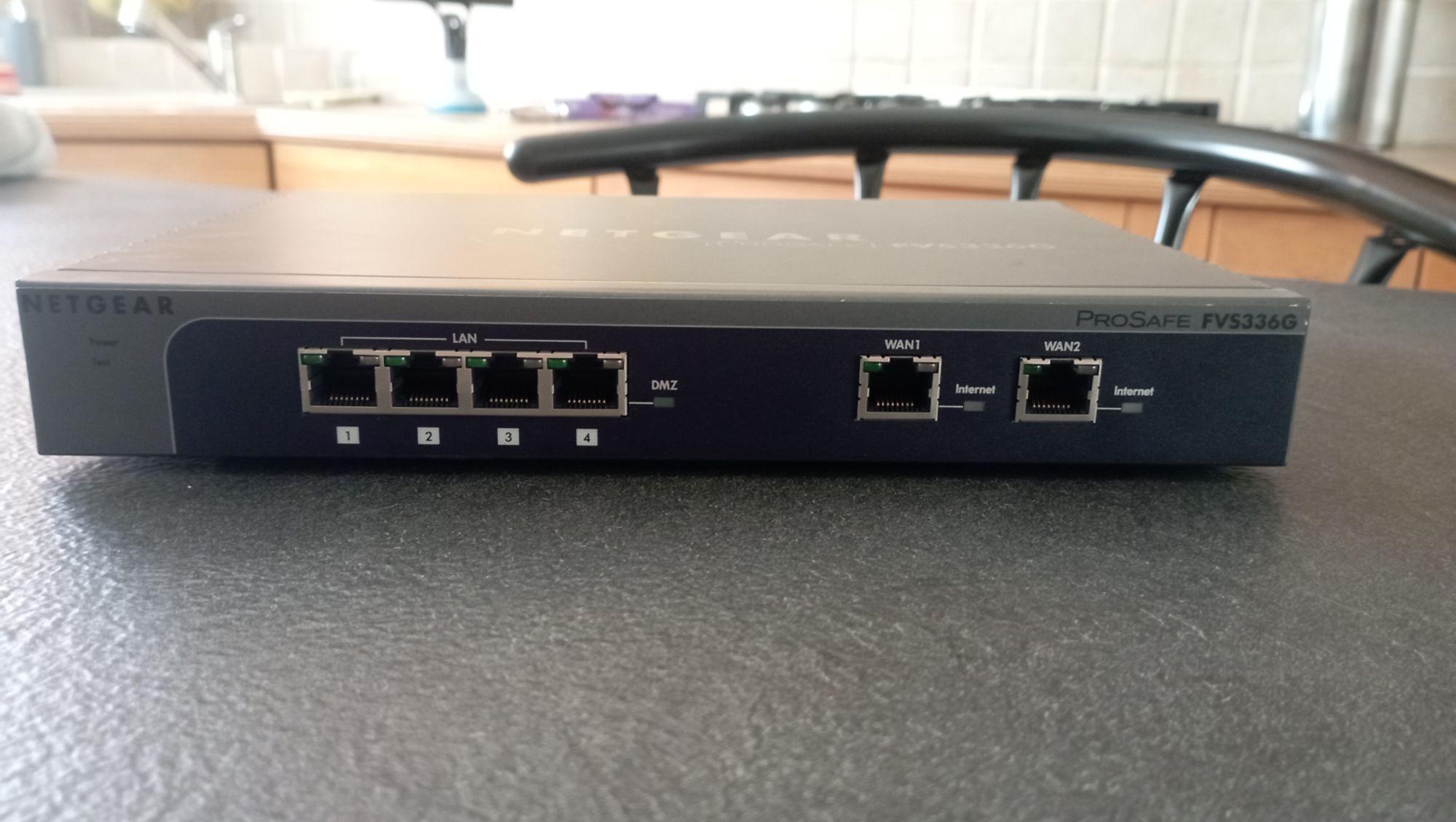 Conmutador Netgear ProSafe FVS336Gv2 - 4 puertos - 1GbE - 2 puertos WAN