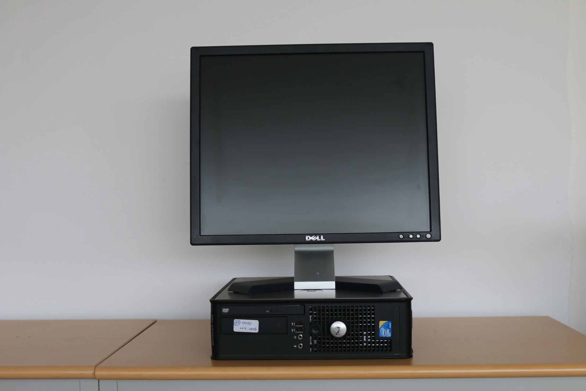 Ordenador de escritorio Dell Optiplex 780 - Procesador Intel Core Duo E5300 / 2.60 GHz - 4 GB de RAM - Disco duro de 160 GB - Lectora de DVD - Gigabit Ethernet - Windows 7 Profesional