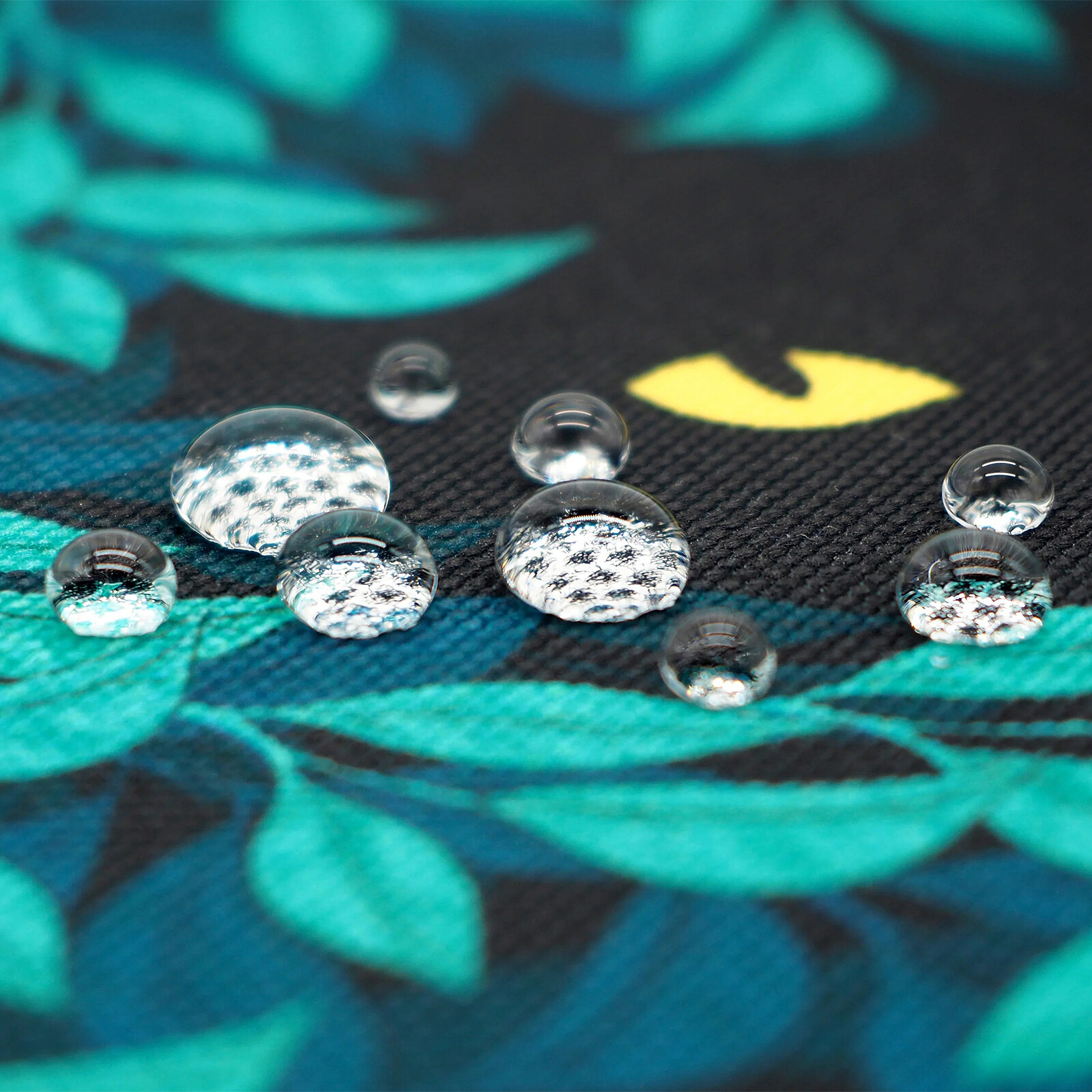 Casyx Spying Cat iPad sleeve