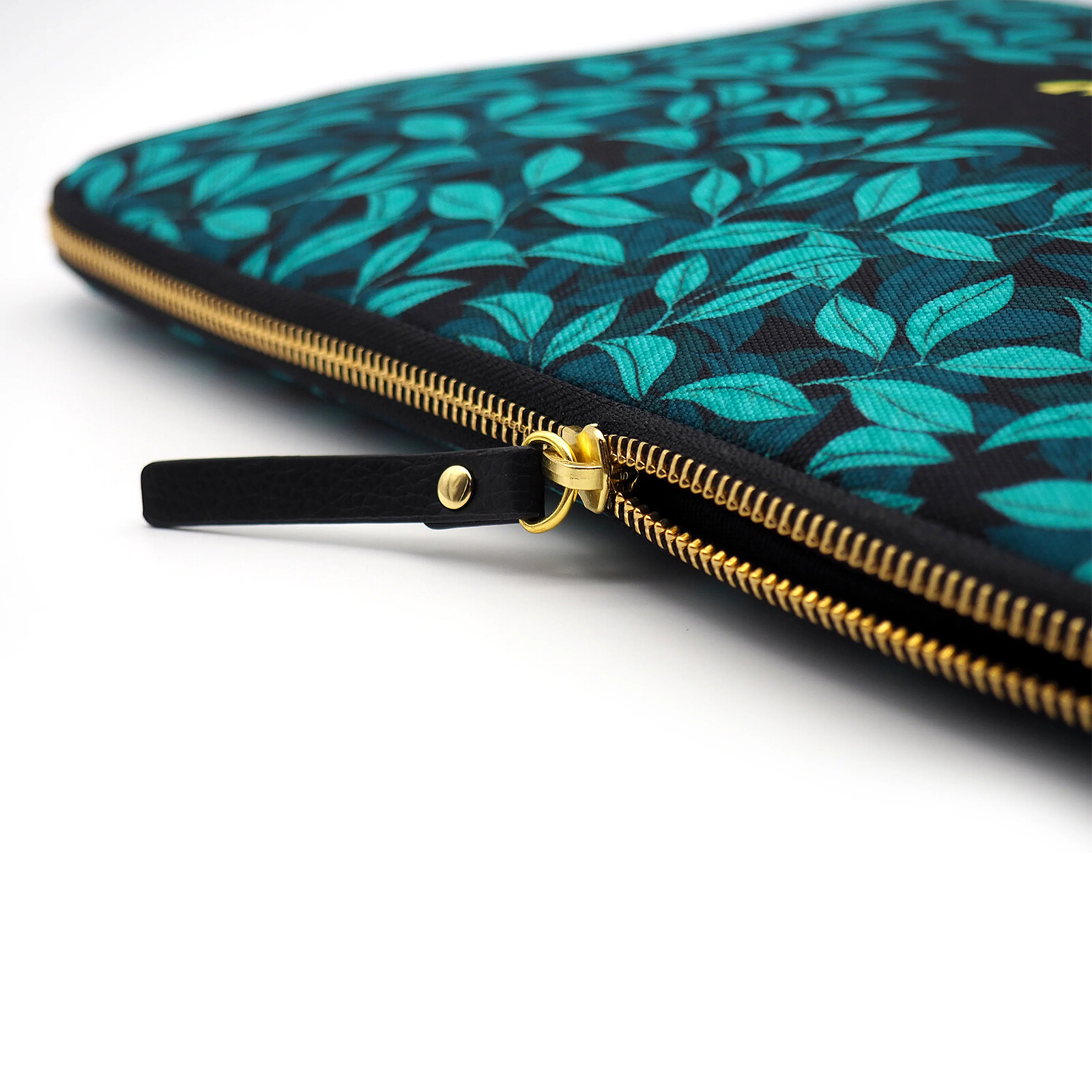 Casyx Spying Cat iPad sleeve