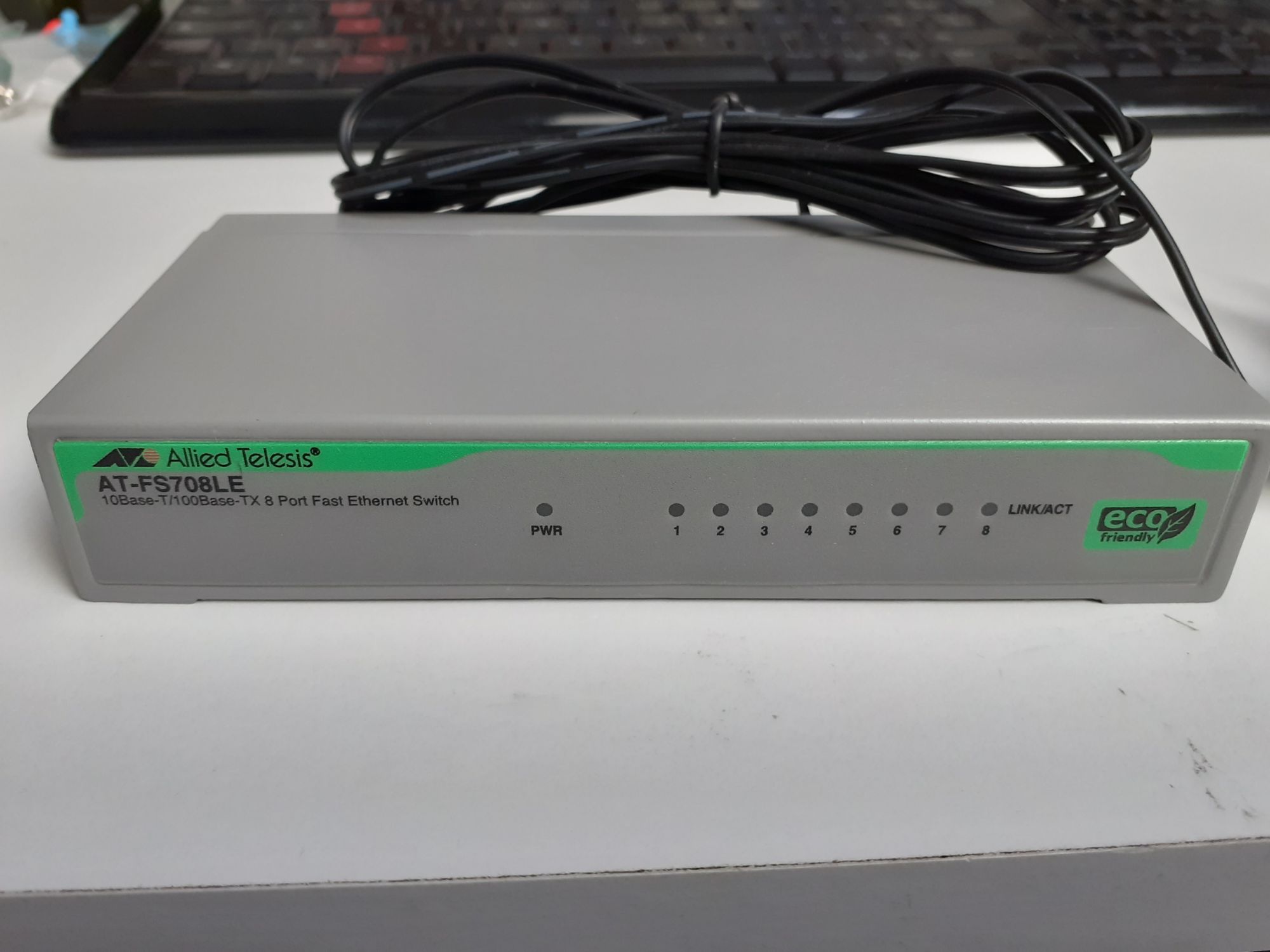 Allied Telesis AT FS708LE - 8-Port Gigabit Ethernet Switch