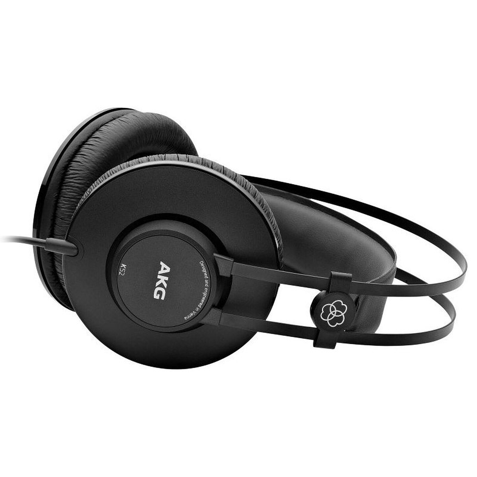 AKG K52