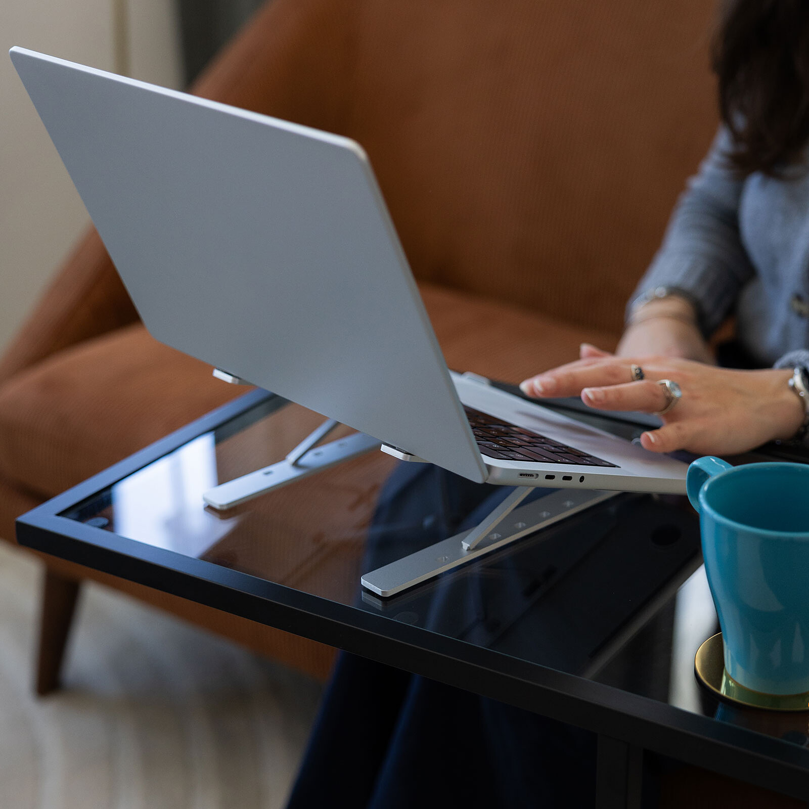 INOVU Foldable laptop stand for laptops up to 16"