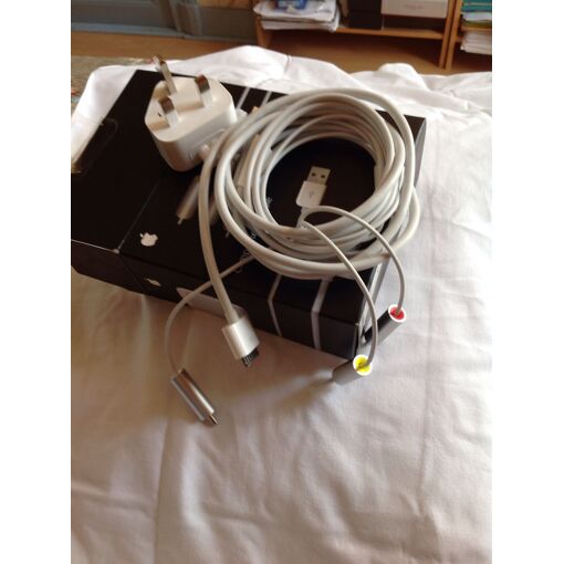 Apple Composite Video Cable - White