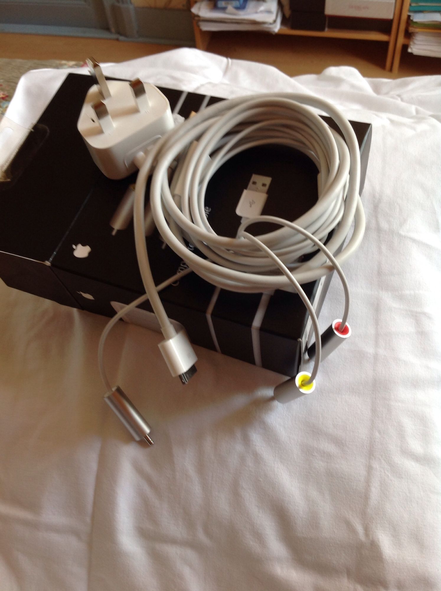 Apple Composite Video Cable - White