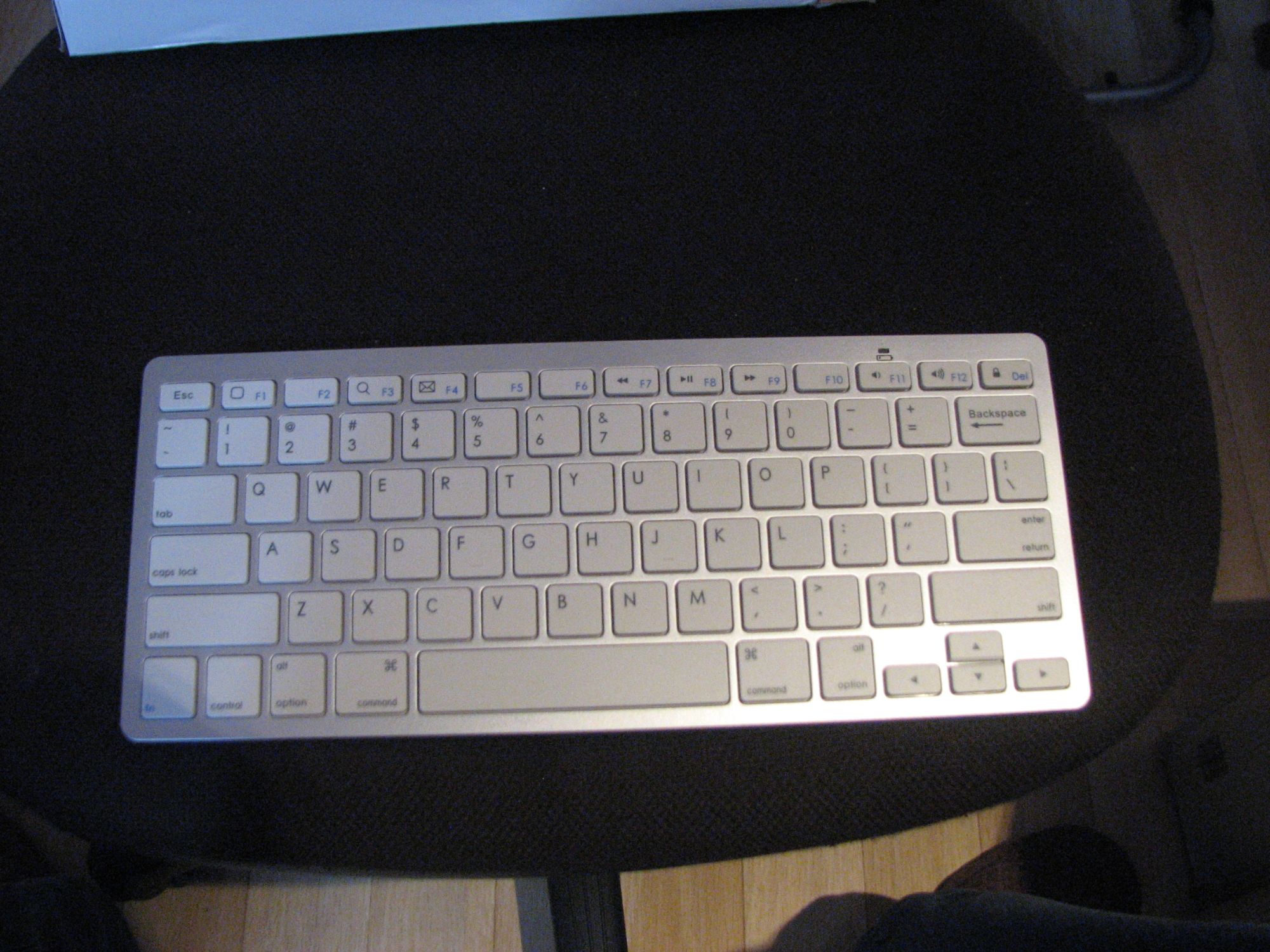 Logitech MK220 Wireless Keyboard and Mouse Set
