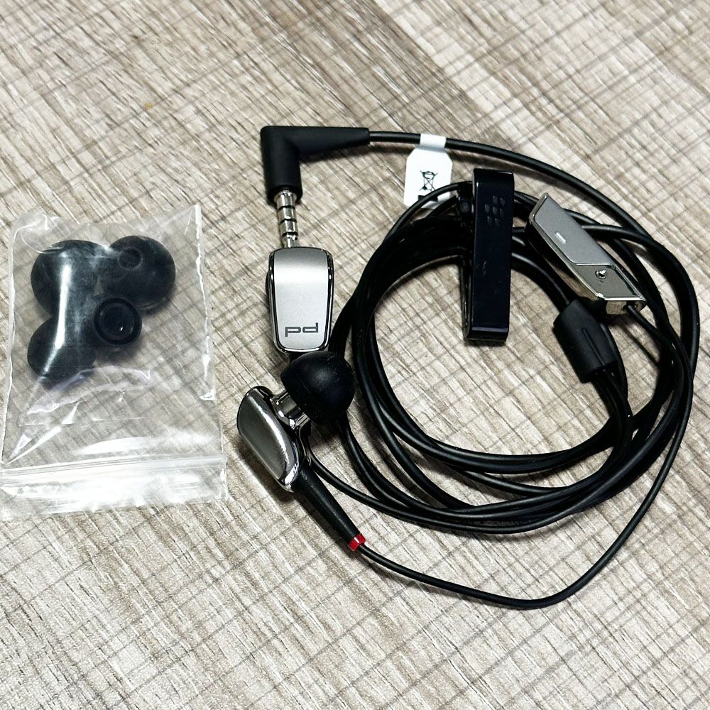 Blackberry Porsche Design Earbuds with Microphone - Black