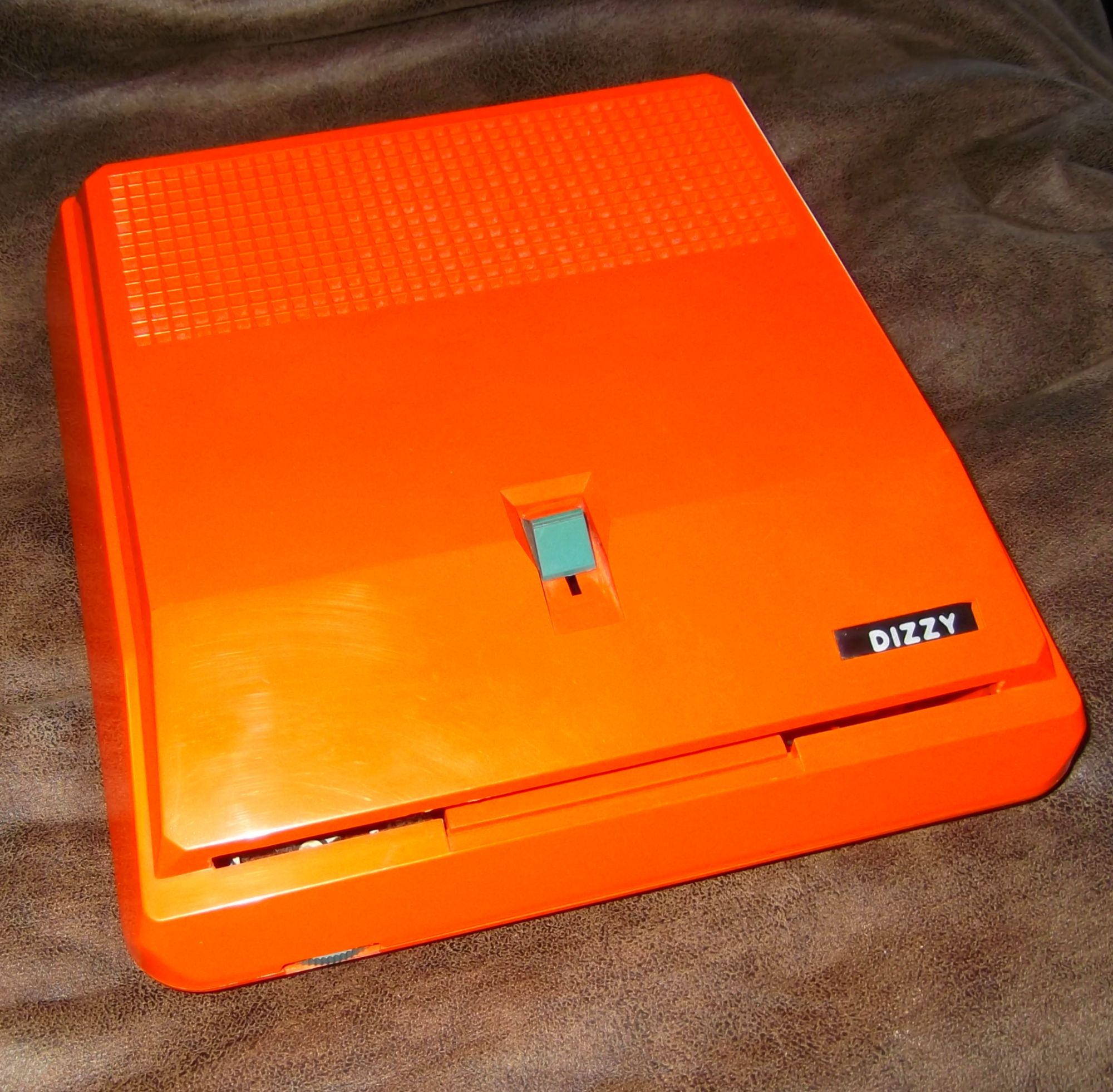 Dizzy Vintage Record Player DP885 (70s Style)