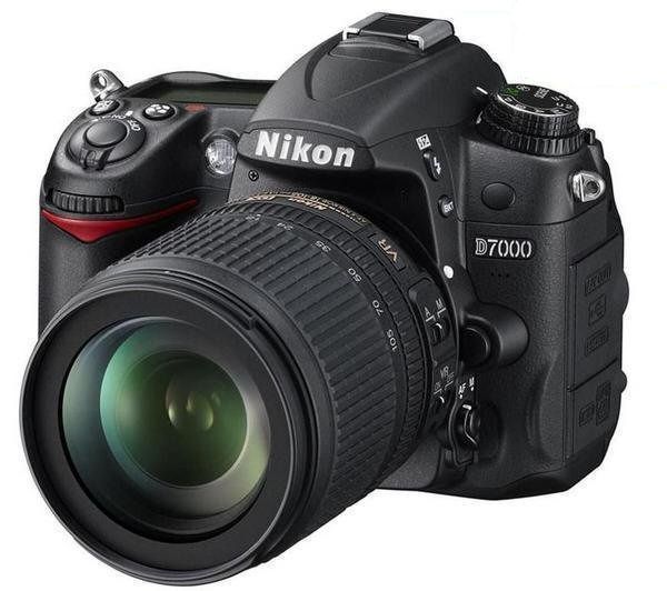 Appareil photo numérique Nikon D7000 24,2 mégapixels avec objectif AF-S DX 18-105 mm VR