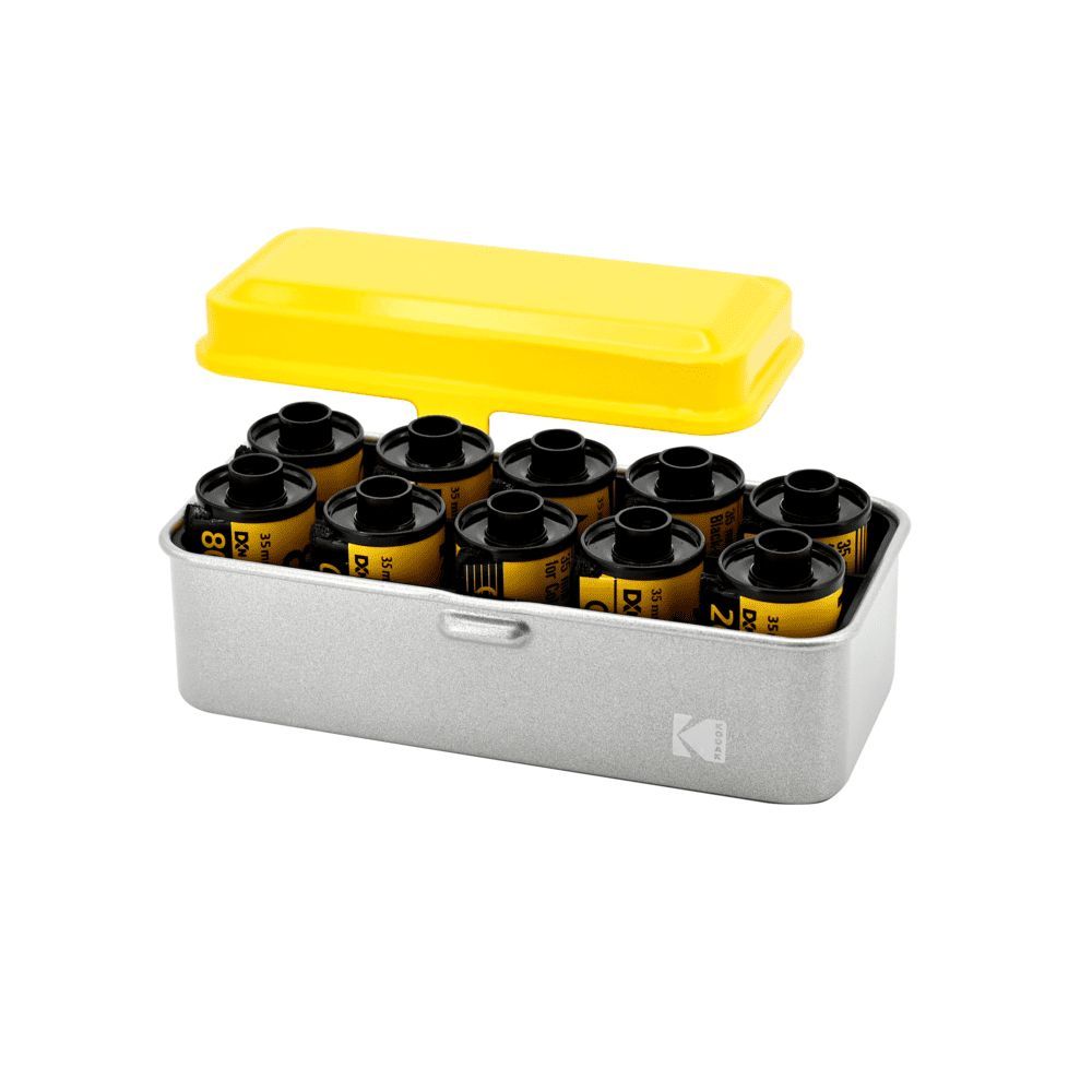 Estuche de película Kodak (120/135) - Estuche compacto de acero para 8 carretes de película 120 o 10 carretes de película 135, tapa extraíble, acabado mate, diseño moderno, protección contra el polvo y la humedad - Amarillo