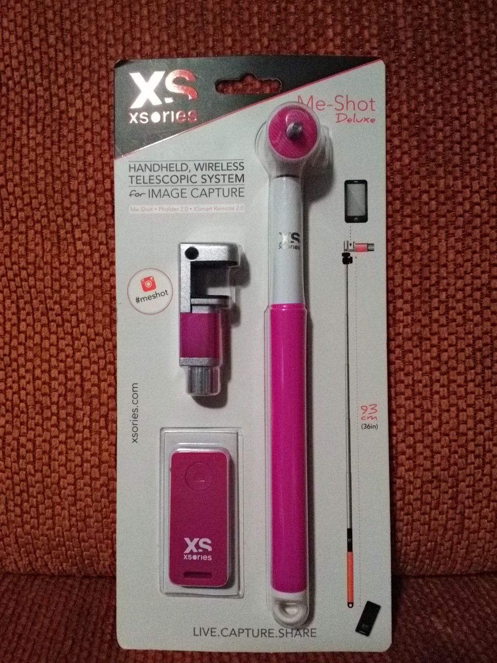 Xsories Me-Shot Deluxe 2.0 Telescopic Selfie Stick with Bluetooth Remote - White/Pink