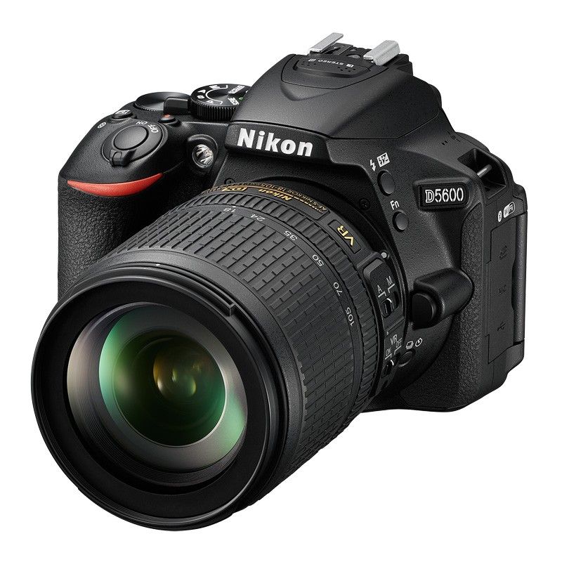 Nikon D5600 + 18-105 VR Kit