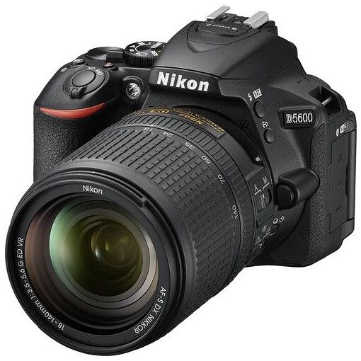 Nikon D5600 + Objectif AF-S DX NIKKOR 18-140 mm f/3.5-5.6G ED VR