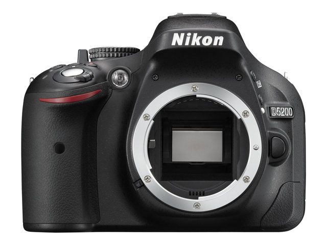 Cámara DSLR Nikon D5200 con objetivo AF-S DX 18-55 mm VR II
