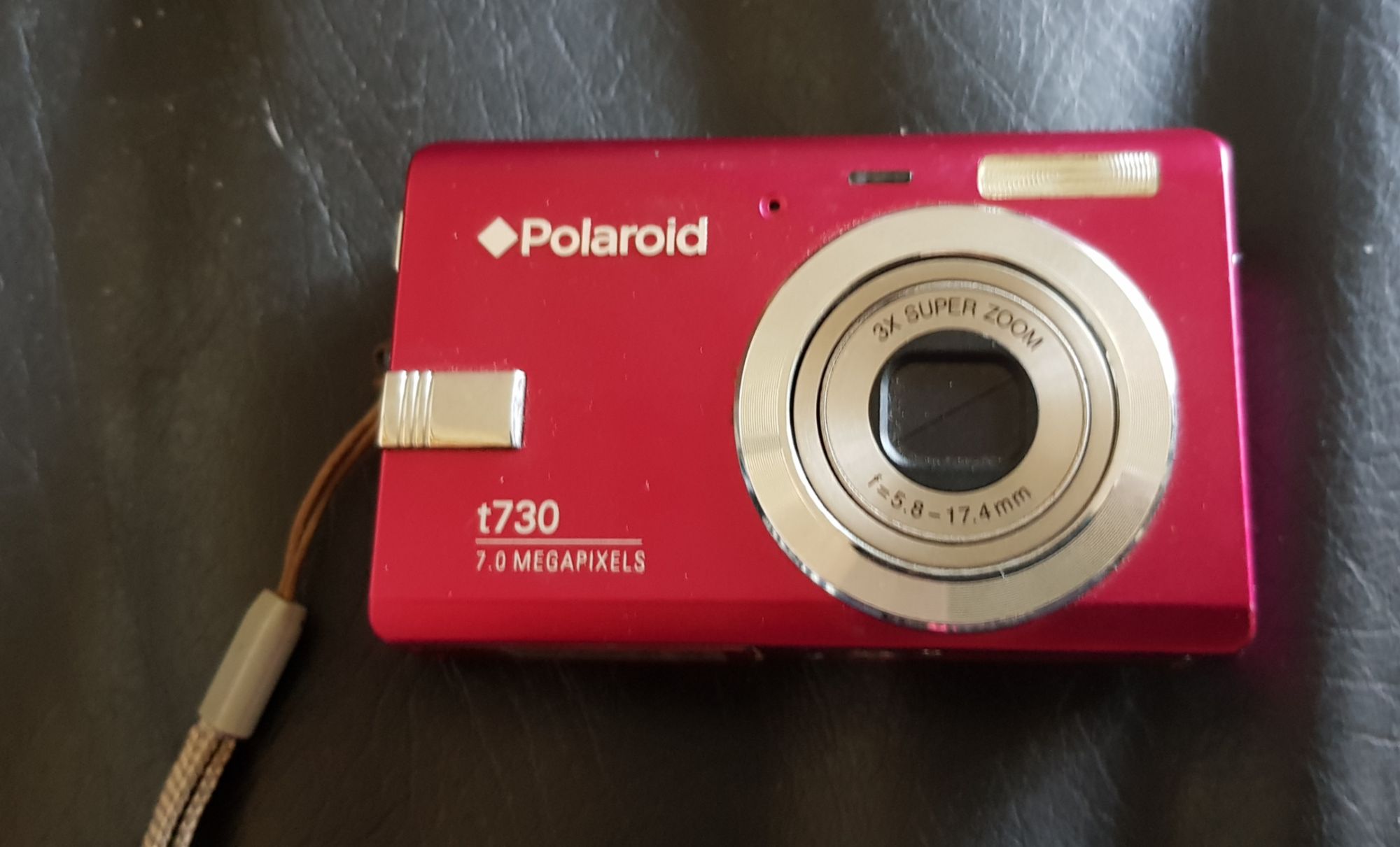 Polaroid Compact Camera - 7.0 MP - 3x Optical Zoom - Red