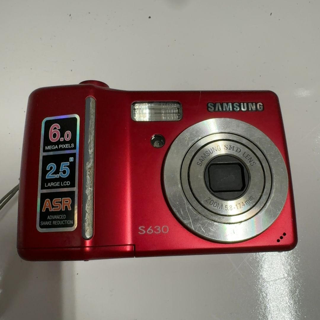 Cámara compacta Samsung - 6,0 MP - Zoom óptico 3x - Flash de 16 MB - Negro
