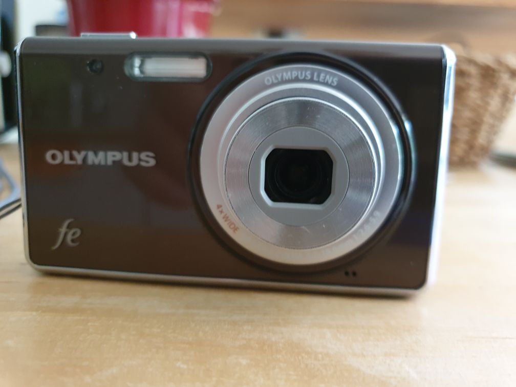 Olympus FE-4040 Compact Digital Camera - 14MP - 4x Optical Zoom - Indium Gray