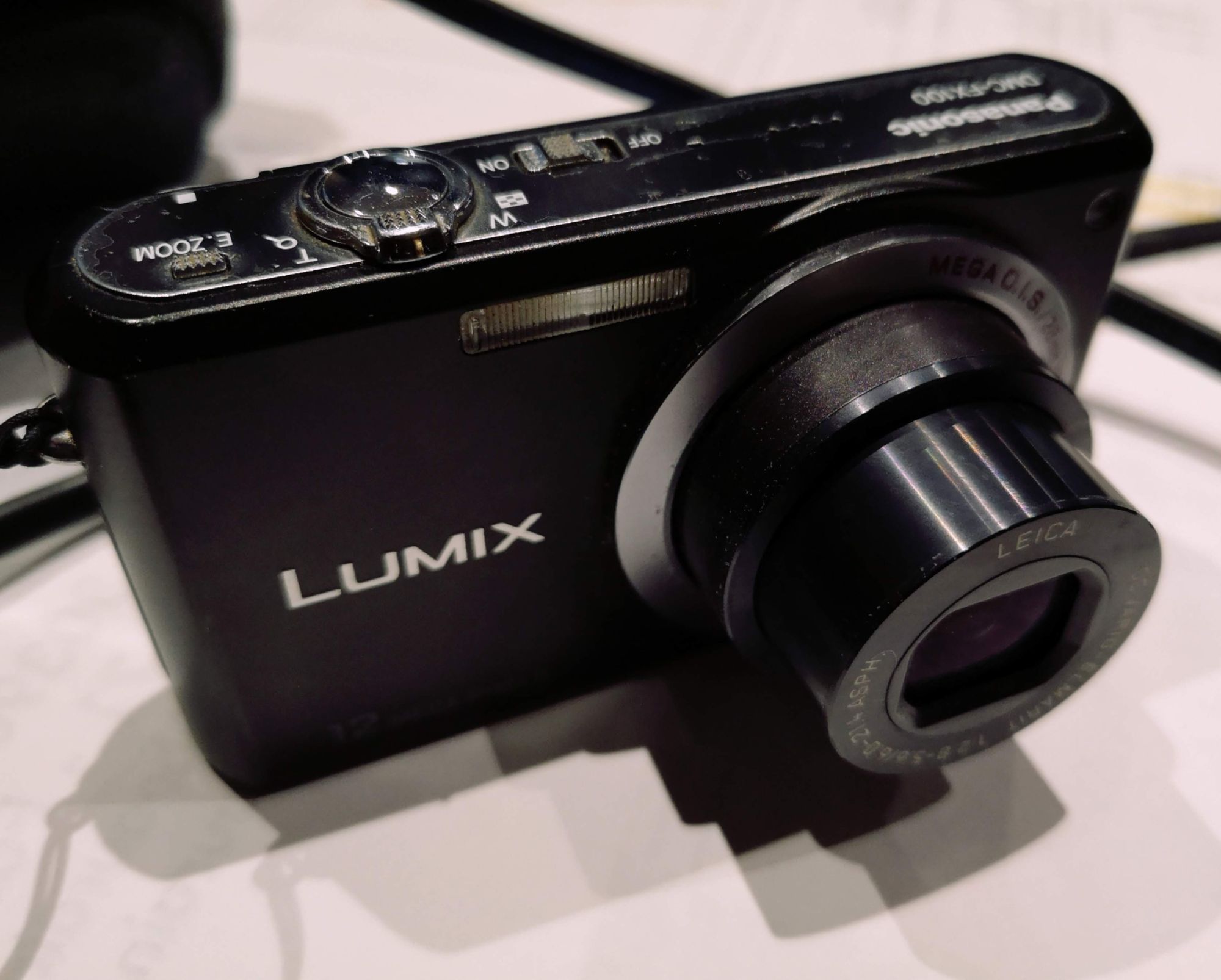 Appareil photo compact numérique Panasonic - 12 MP - 720p - Zoom optique 3,6x - Leica - Noir