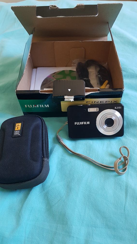 Fujifilm Compact Camera - 8.2MP - 3x Optical Zoom - Black
