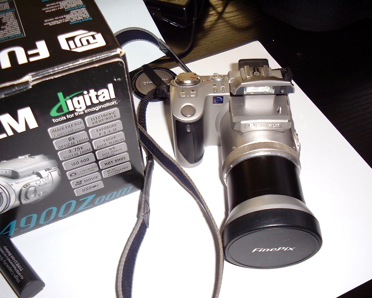 Fujifilm FinePix 4900 Zoom Compact Camera - 2.2 MP / 4.3 MP (interpol) - 6x Optical Zoom - Grey