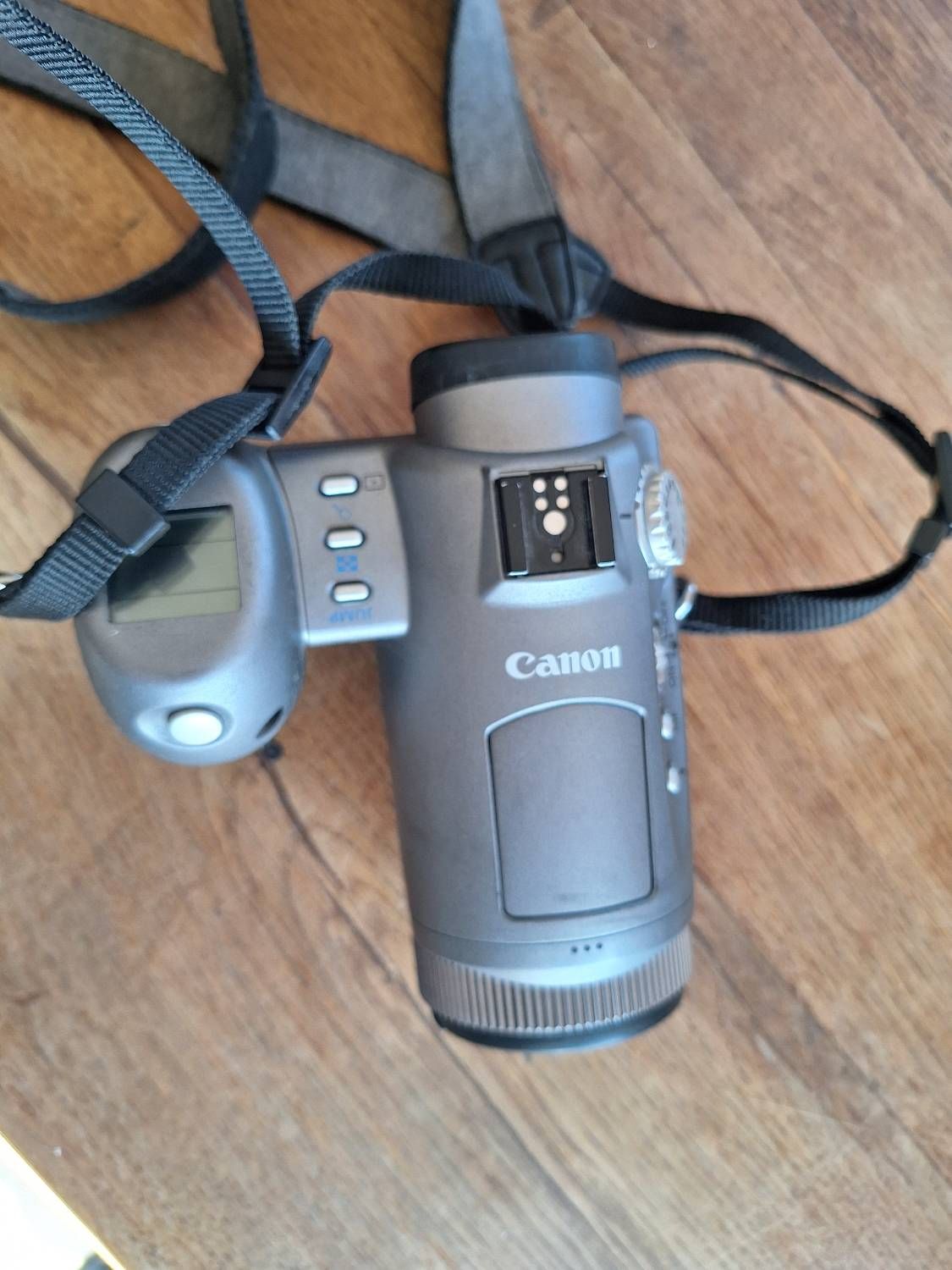 Canon Compact Camera - 2.6MP - 10x Optical Zoom - Black, Silver