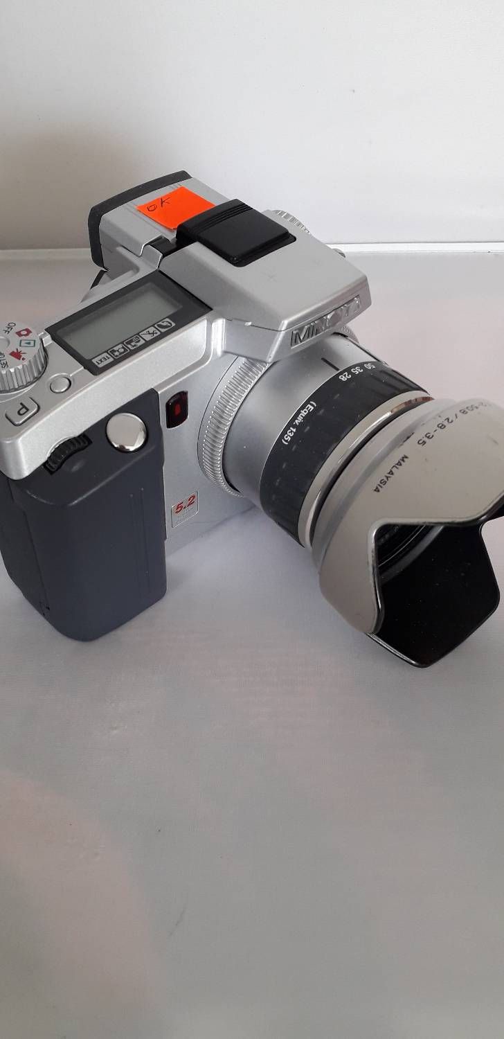 Minolta Compact Camera - 5.2MP - 7x Optical Zoom - Black, Silver