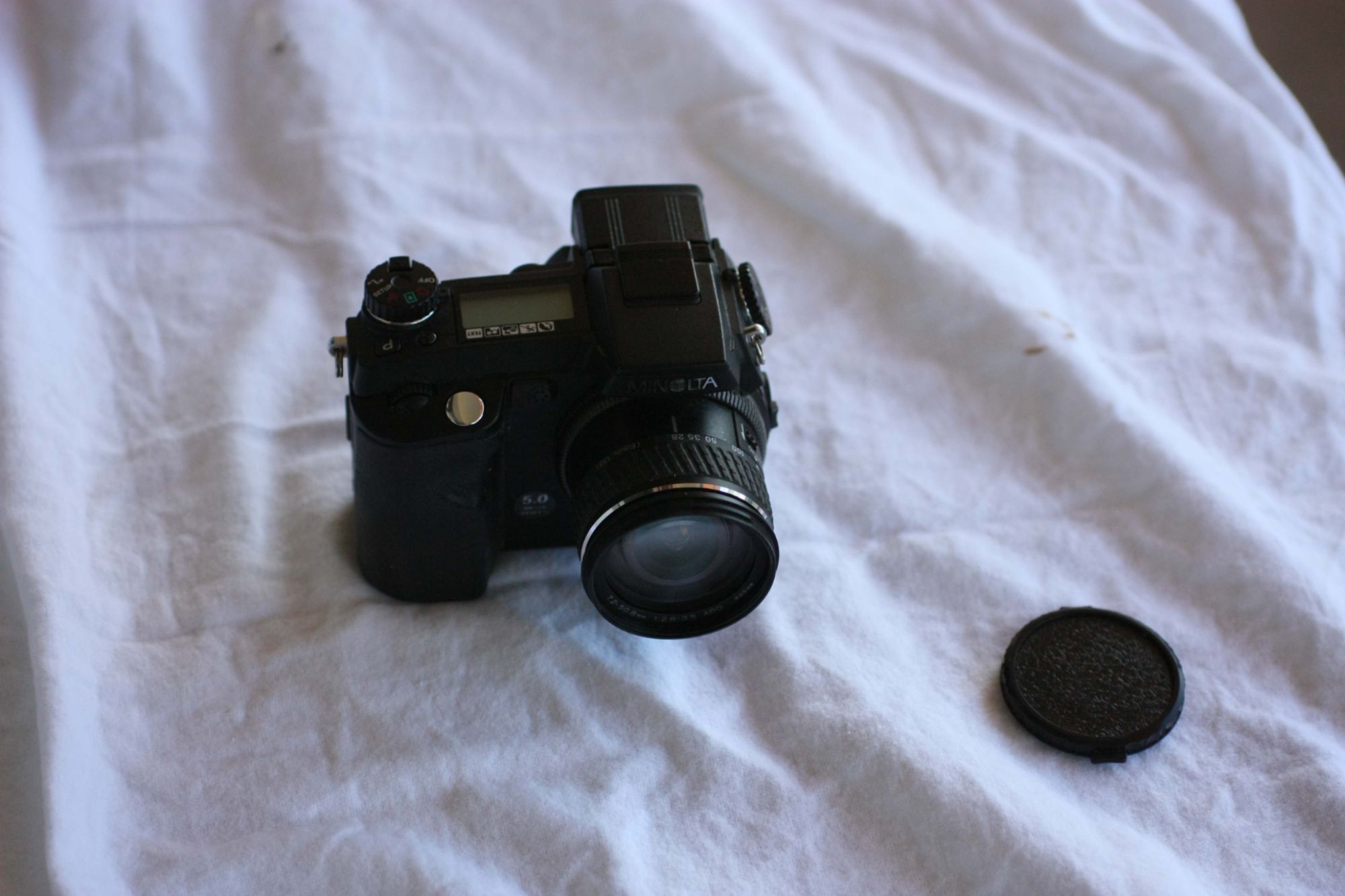 Minolta Compact Camera - 5.0MP - 7x Optical Zoom - Black