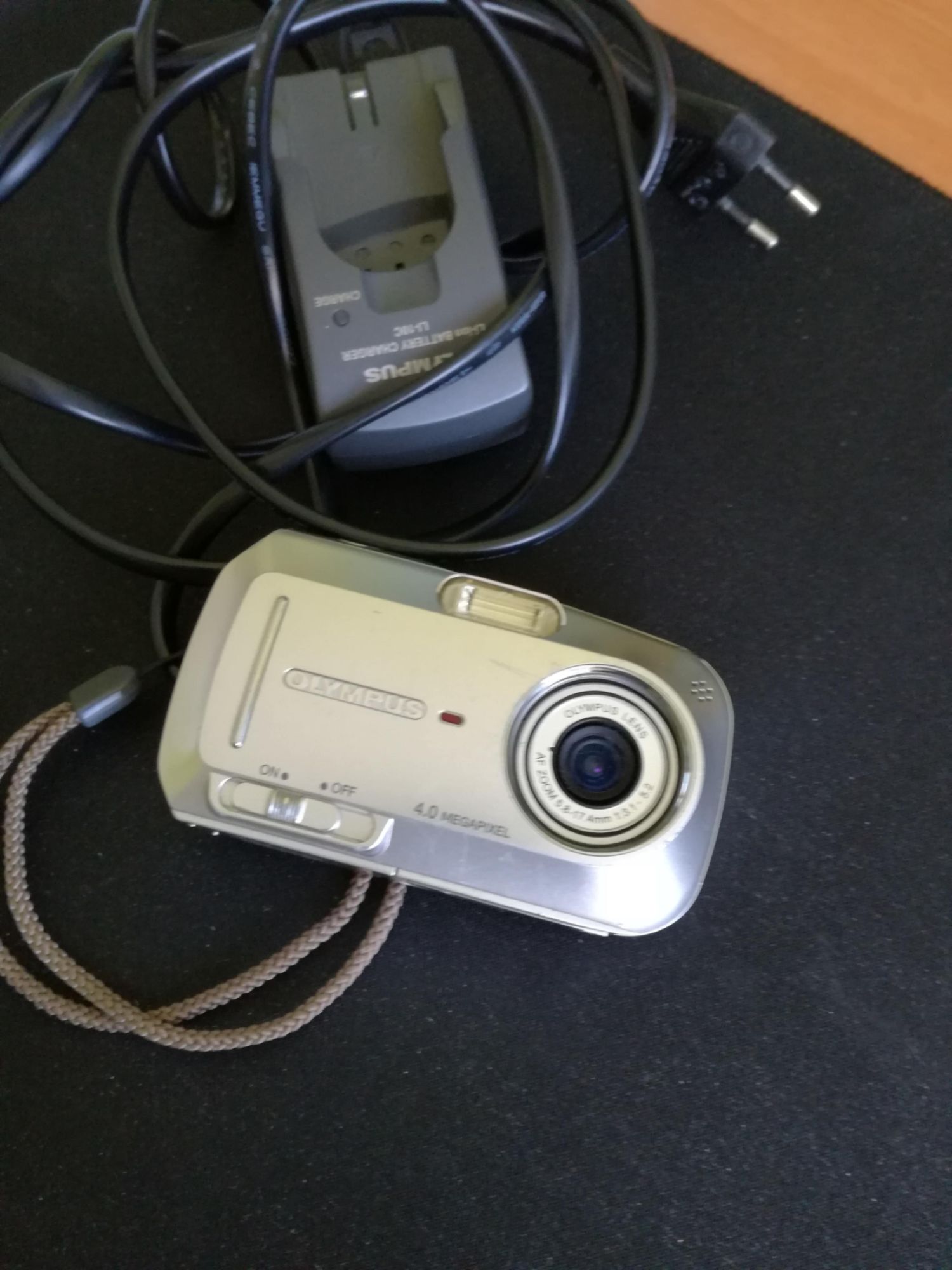 Olympus Compact Digital Camera - 4.0 MP - 3x Optical Zoom