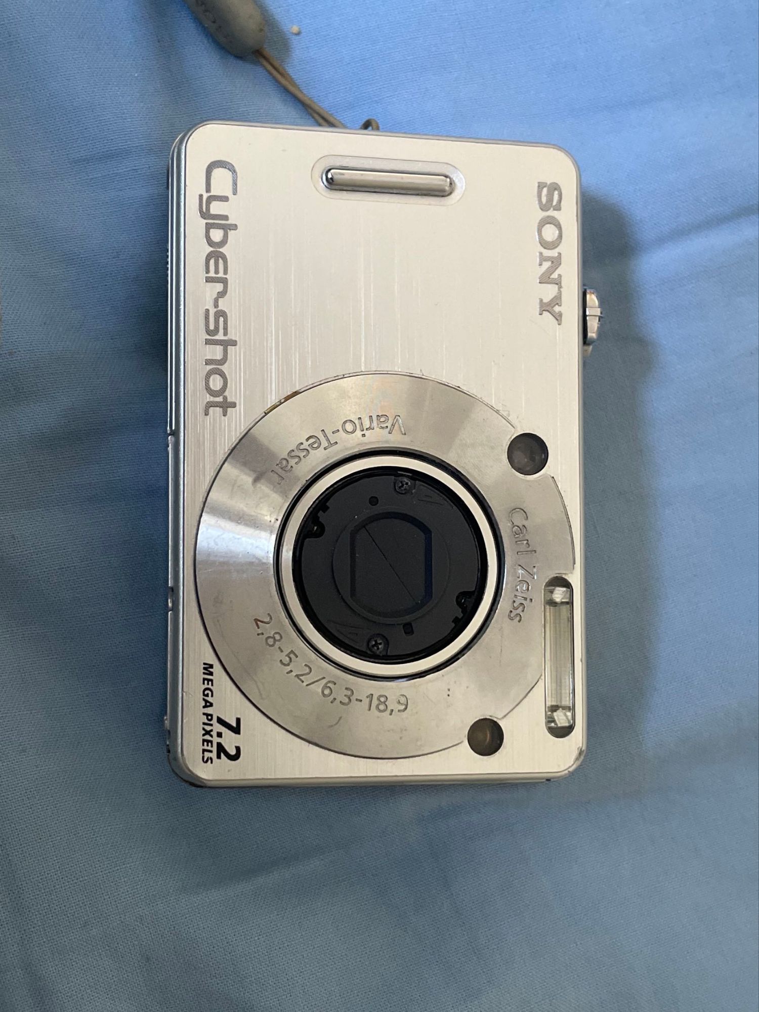 Sony CompactW70S Digital Camera - 7.2MP - 3x Optical Zoom - Carl Zeiss - Silver