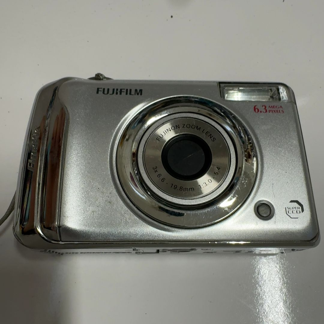 Cámara compacta Fujifilm - 6.3 MP - Zoom óptico 3x