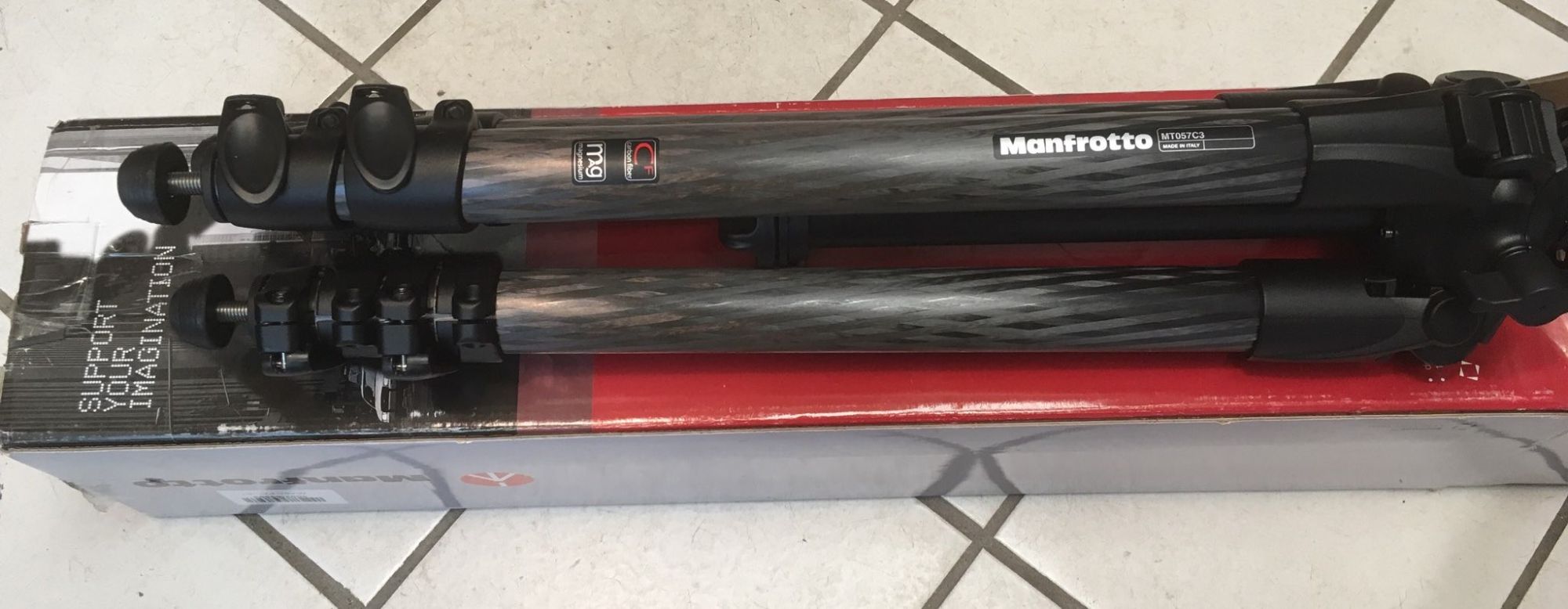 Manfrotto Carbon Tripod MT057C3
