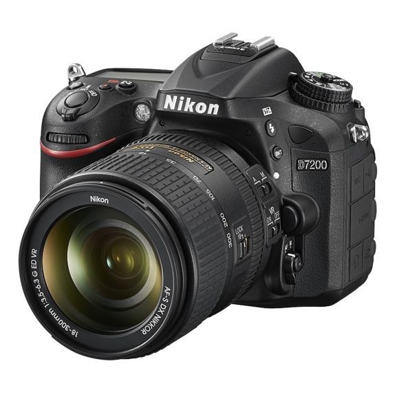 Kit Nikon D7200 + Objectif AF-S 18-300mm f/3,5-6,3G ED VR DX