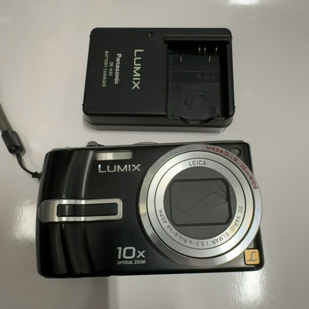 Panasonic CompactK Digital Camera - 7.2MP - 10x Optical Zoom - Leica - Black
