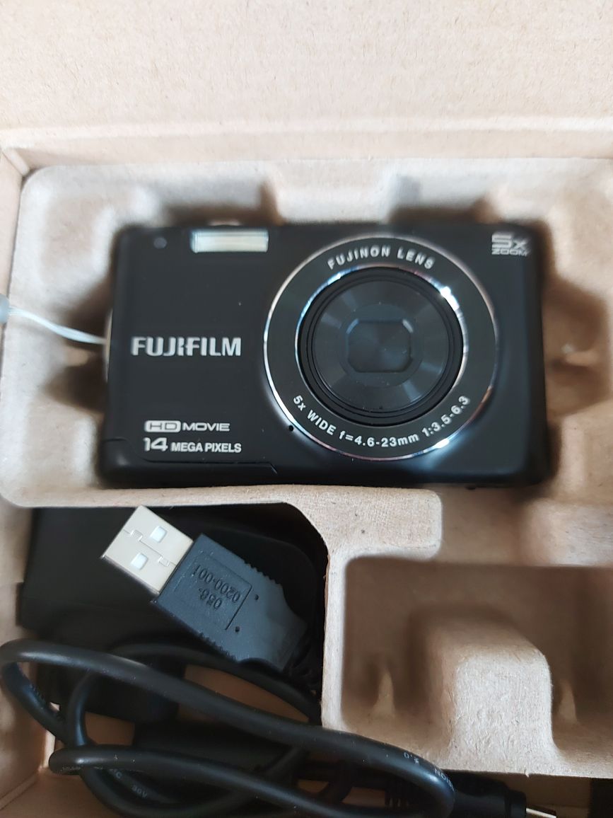 Fujifilm Compact Camera - 14MP - 720p - 5x Optical Zoom - Fujinon - Black