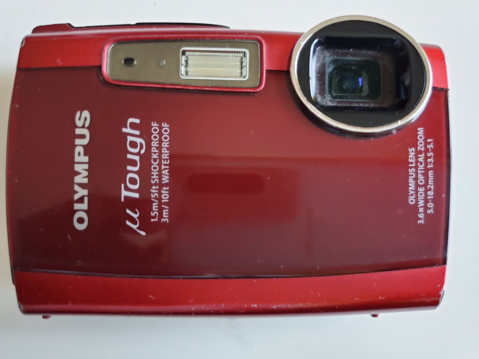 Appareil photo compact numérique Olympus - 12 MP, zoom optique 3,6x, mémoire flash 1 Go, étanche jusqu'à 3 m, rouge oxyde