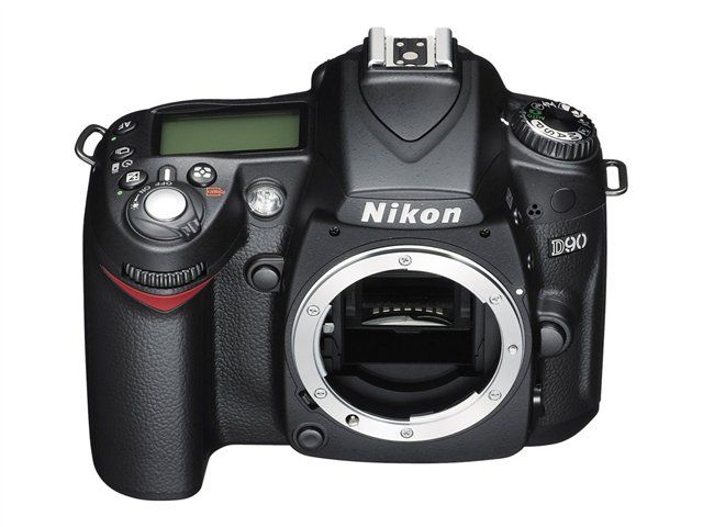 Nikon D90 + 18-105mm f/3.5-5.6G ED VR Lens