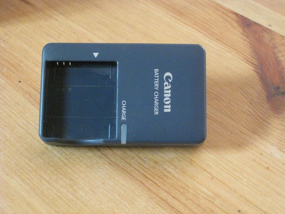 Canon CB-2LV G Battery Charger - US 100V Plug