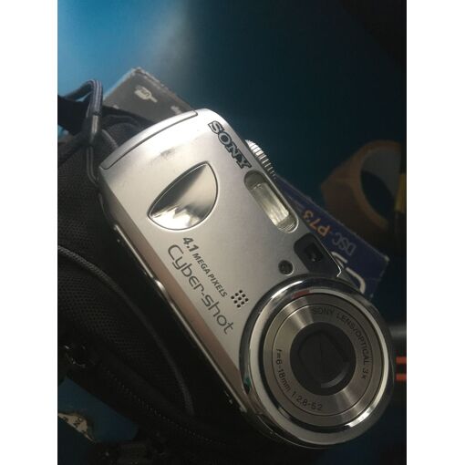 Cámara digital Sony CompactP73S - 4,1 MP - Teleobjetivo óptico 3x - Plata