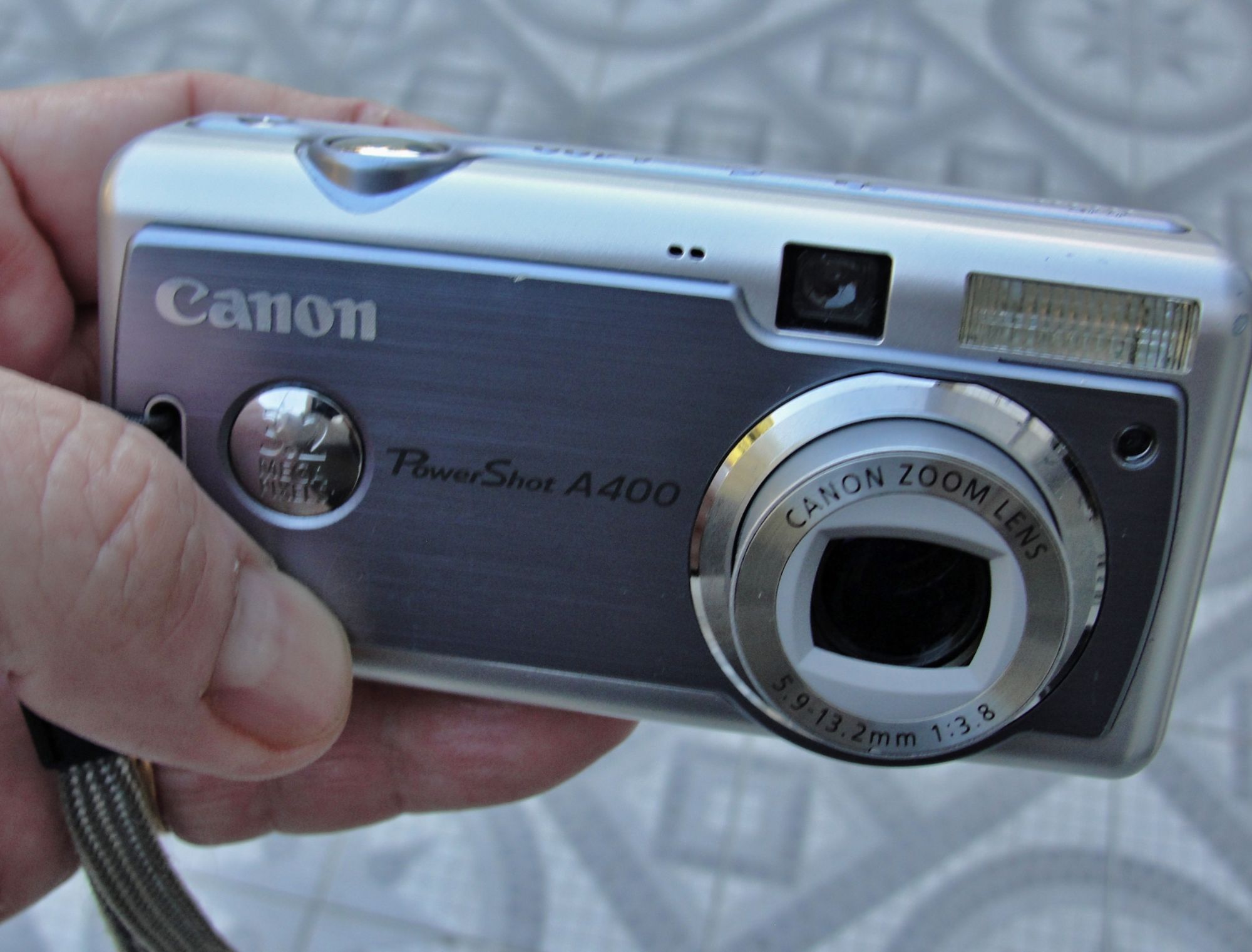 Canon Compact Camera - 3.2MP - 2.2x Optical Zoom - Sky Blue