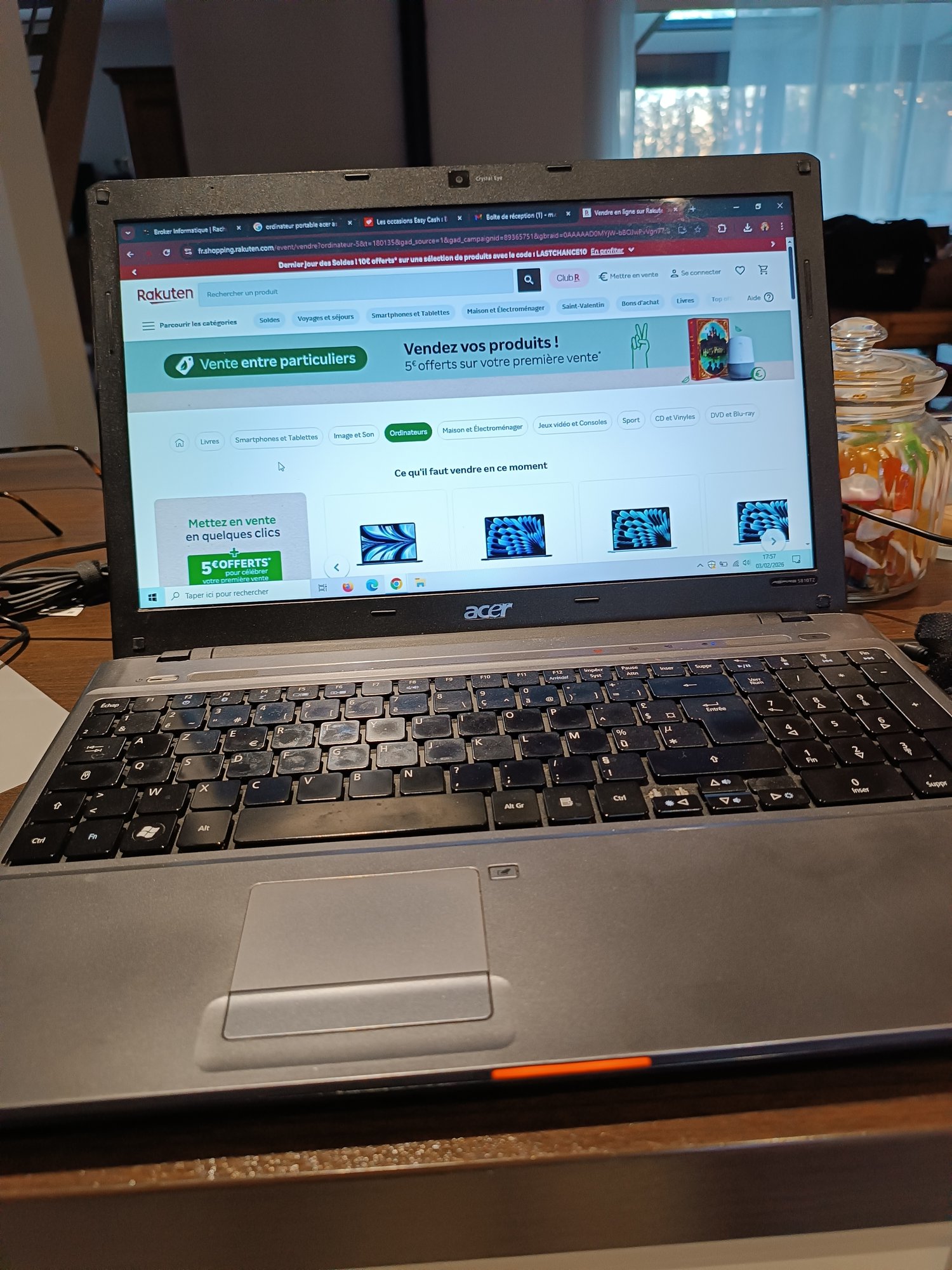 Acer Aspire Timeline 5810TZ-413G32MN - Procesador Pentium SU4100 1.3 GHz, Windows 7 Premium Familiar, 3 GB de RAM, 320 GB HDD, Lectora de DVD SuperMulti DL, Pantalla 15.6" HD CineCrystal, GMA 4500MHD