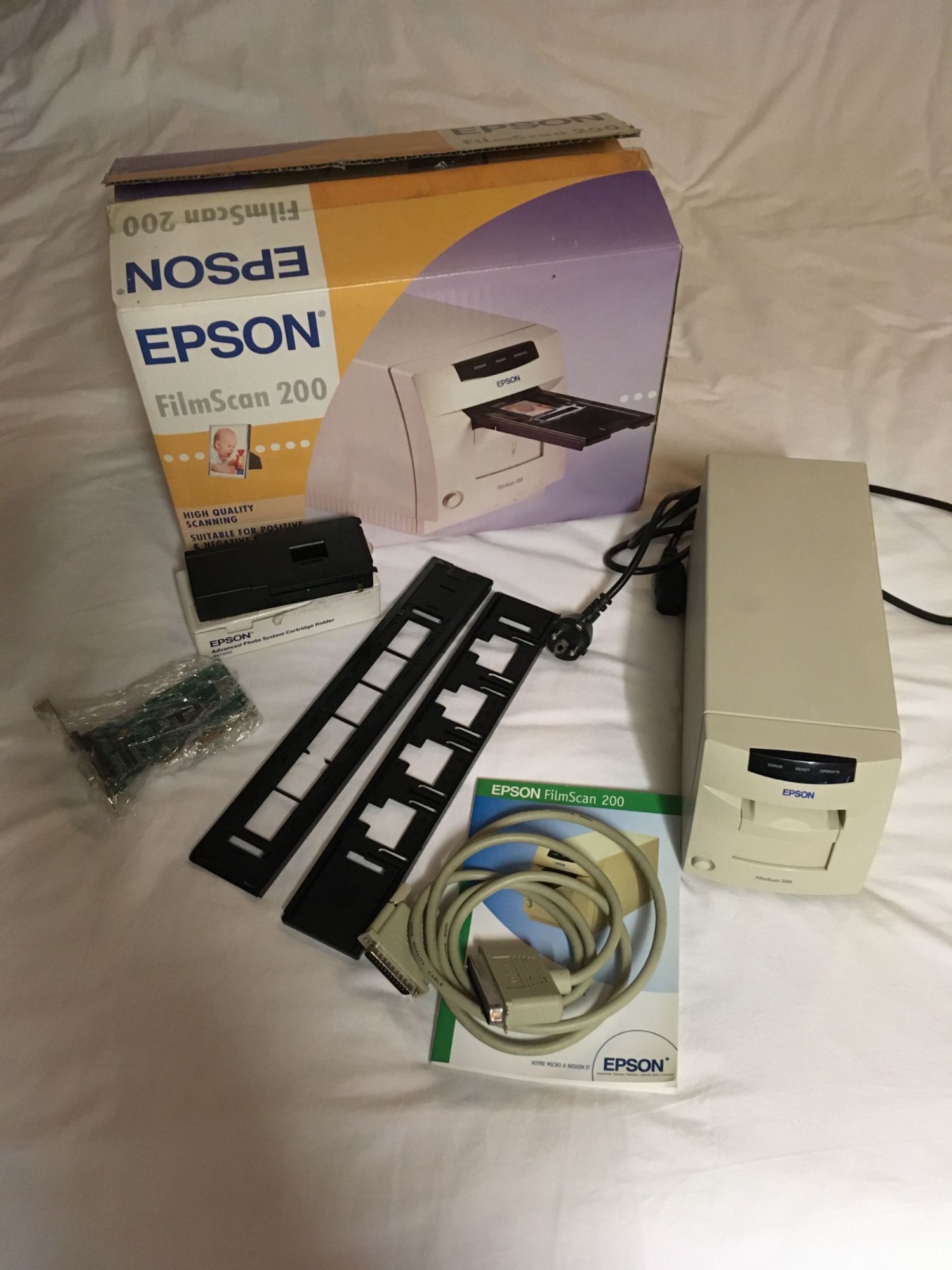 Epson FilmScan 200 - 35mm Slide Scanner