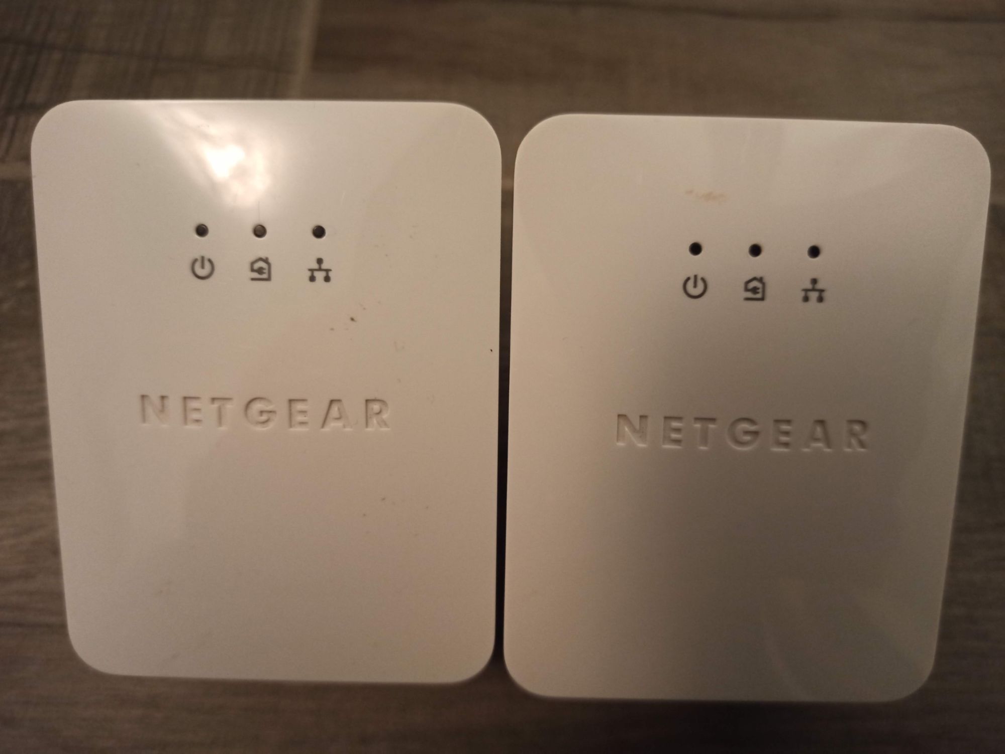 Netgear Powerline XAV2001 - HomePlug AV (HPAV) Wall-Mounted Adapter