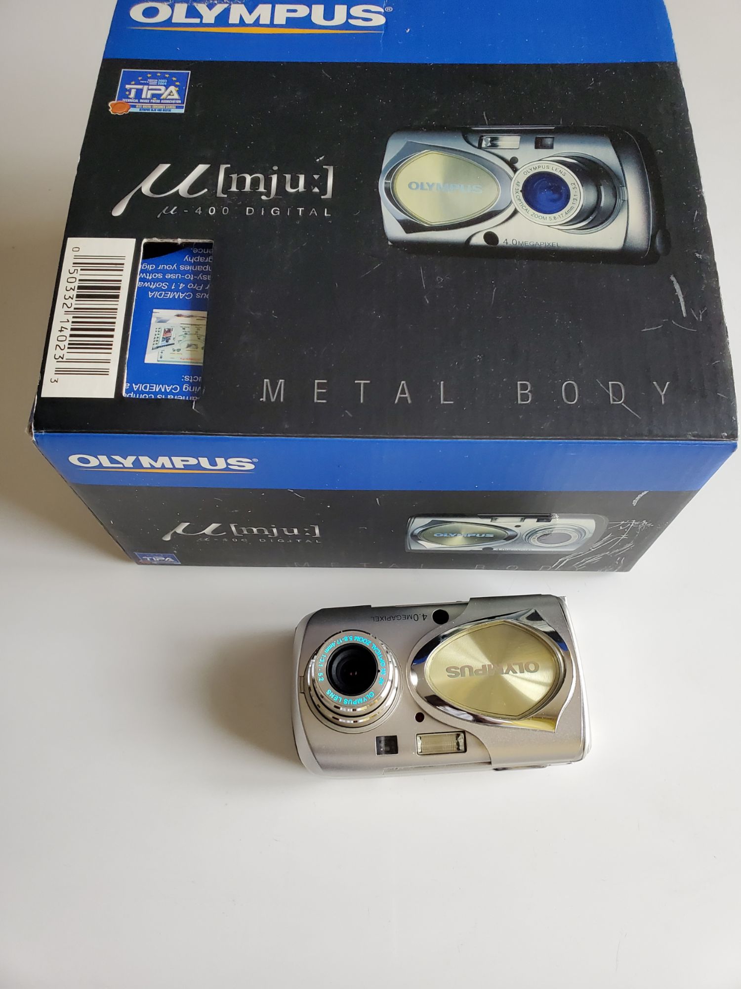 Olympus µ[MJU:] 400 Digital Compact Camera