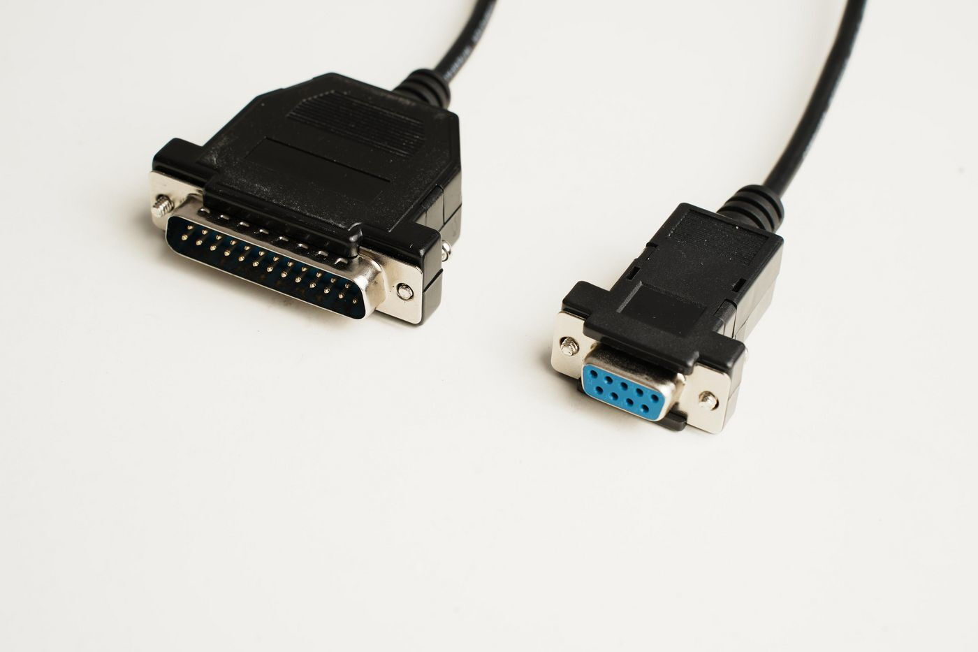 Cable de Serie MicroConnect IBM029B, 3 m, DB-25 a DB-9, Negro