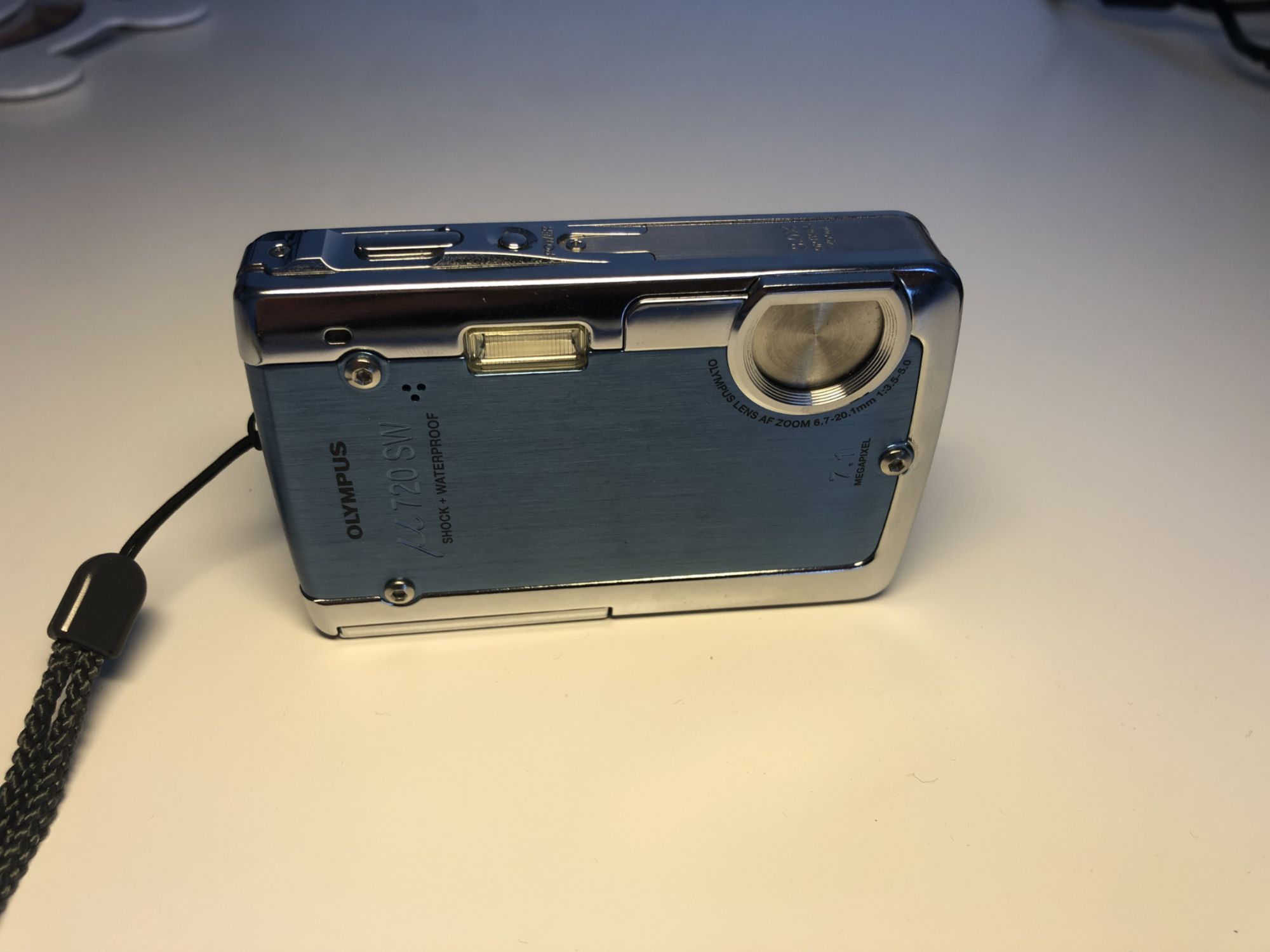 Olympus Compact Camera µ[MJU:] 720 SW Blue - 7.1MP - 3x Optical Zoom - Polar Blue