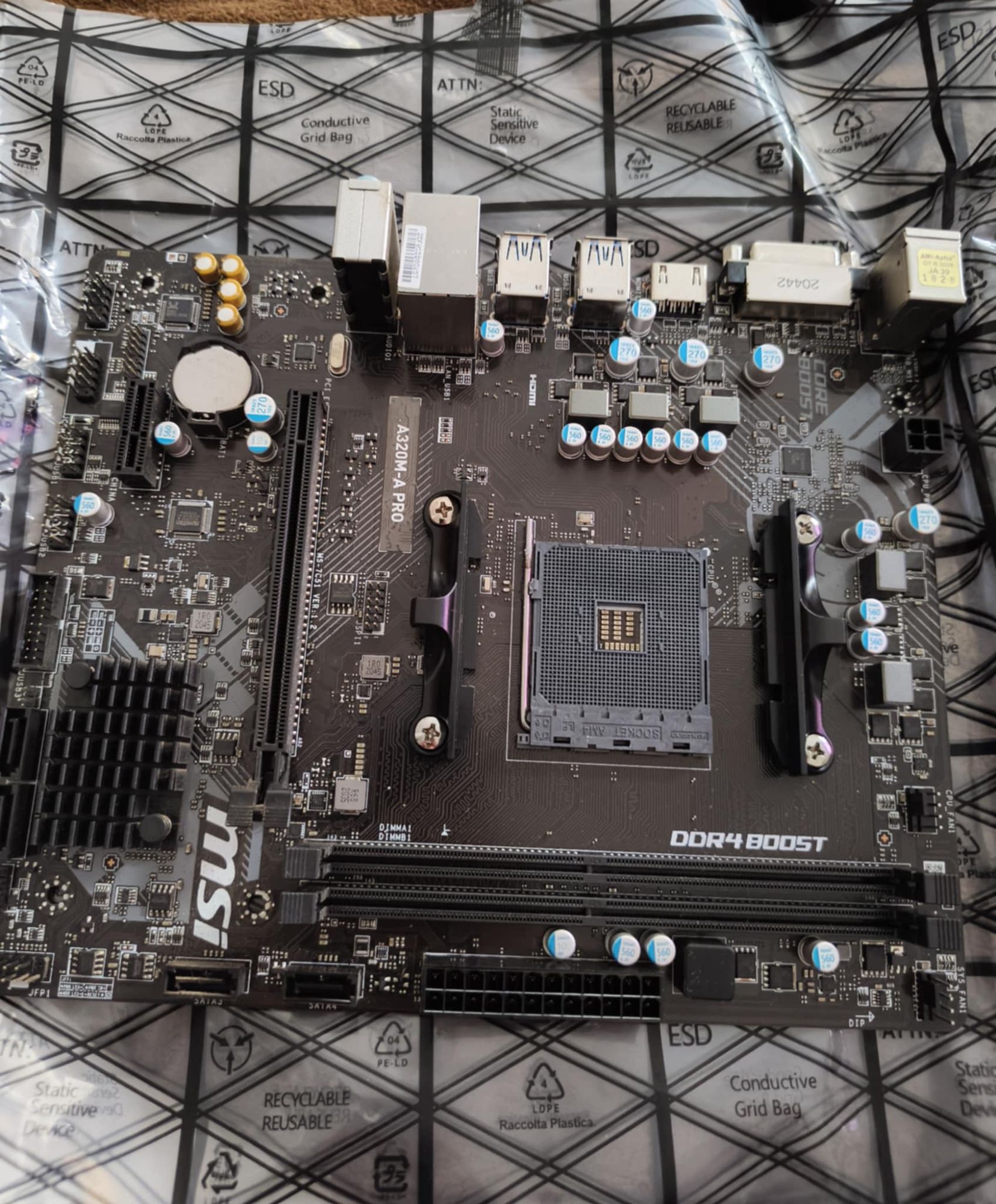 Carte mère MSI A320M-A PRO - AMD A320, Socket AM4, 32 Go DDR4, Micro ATX