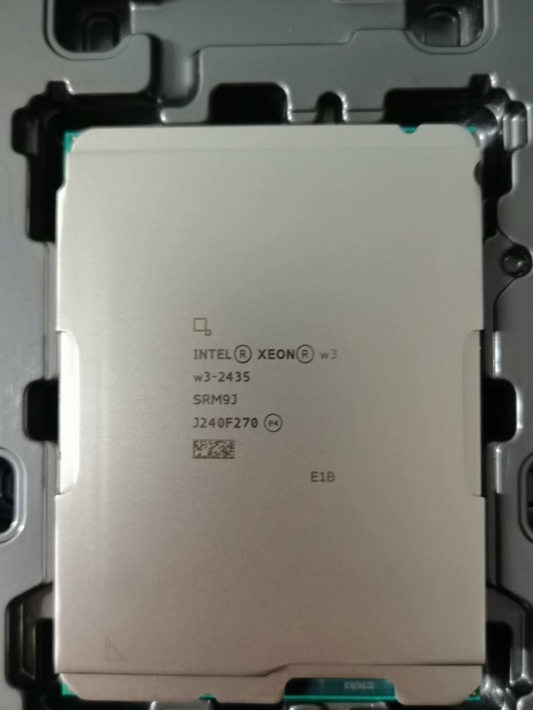 Intel Xeon W3-2435 Processor, 3.1GHz, 8 Cores, 16 Threads, 10nm, LGA 4677, 165W