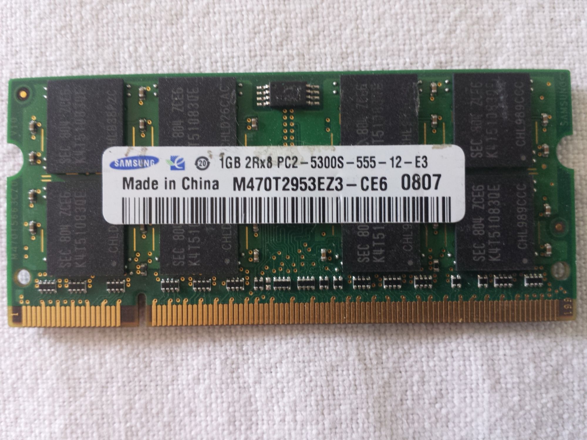 MEMOIRE PC PORTABLE DDR2 SAMSUNG / 1GB 2Rx8 PC2-5300S-555-12 -E3/ M470T2953EZ3-CE6