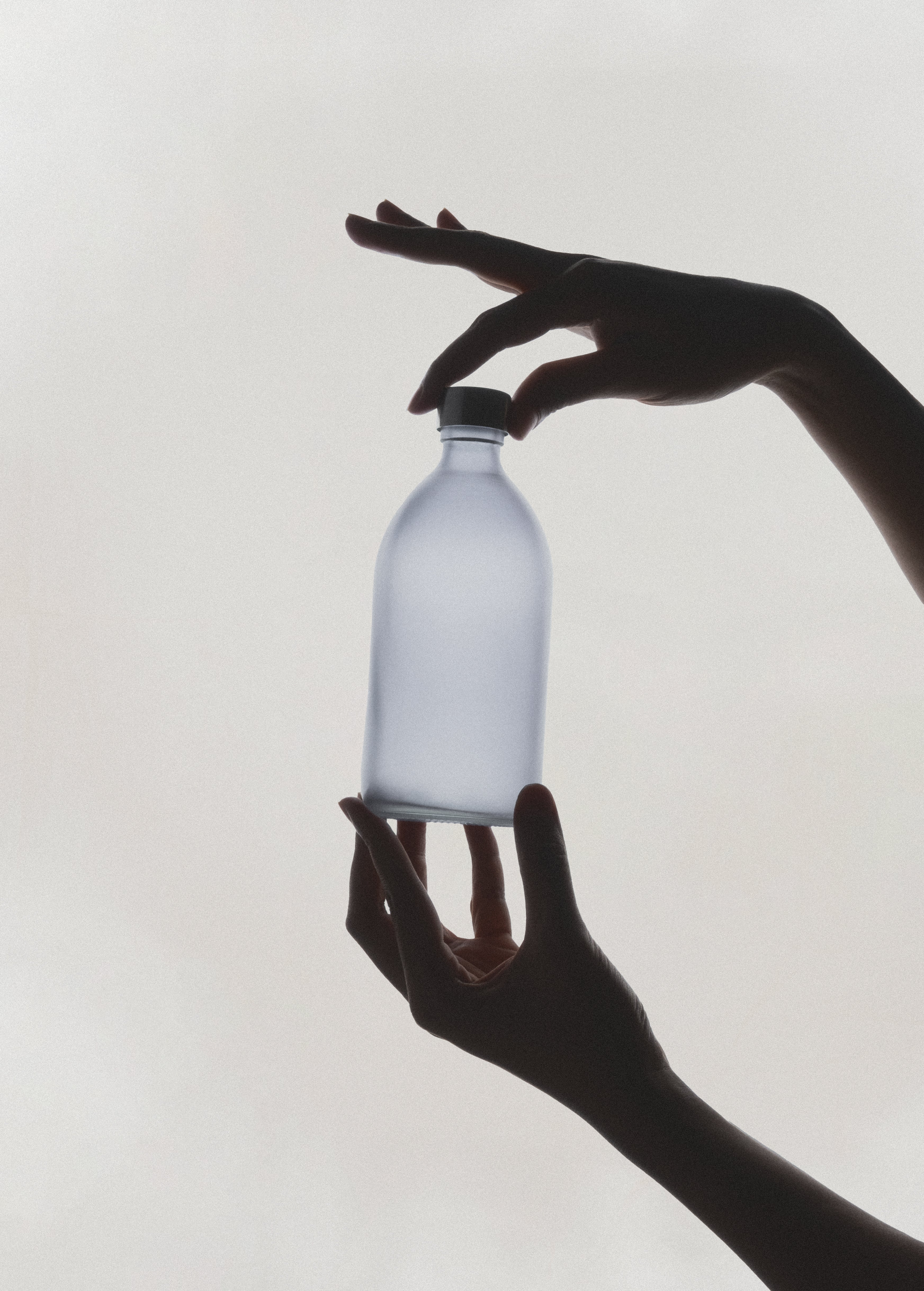 Botella gris mate con tapa metálica Kuishi