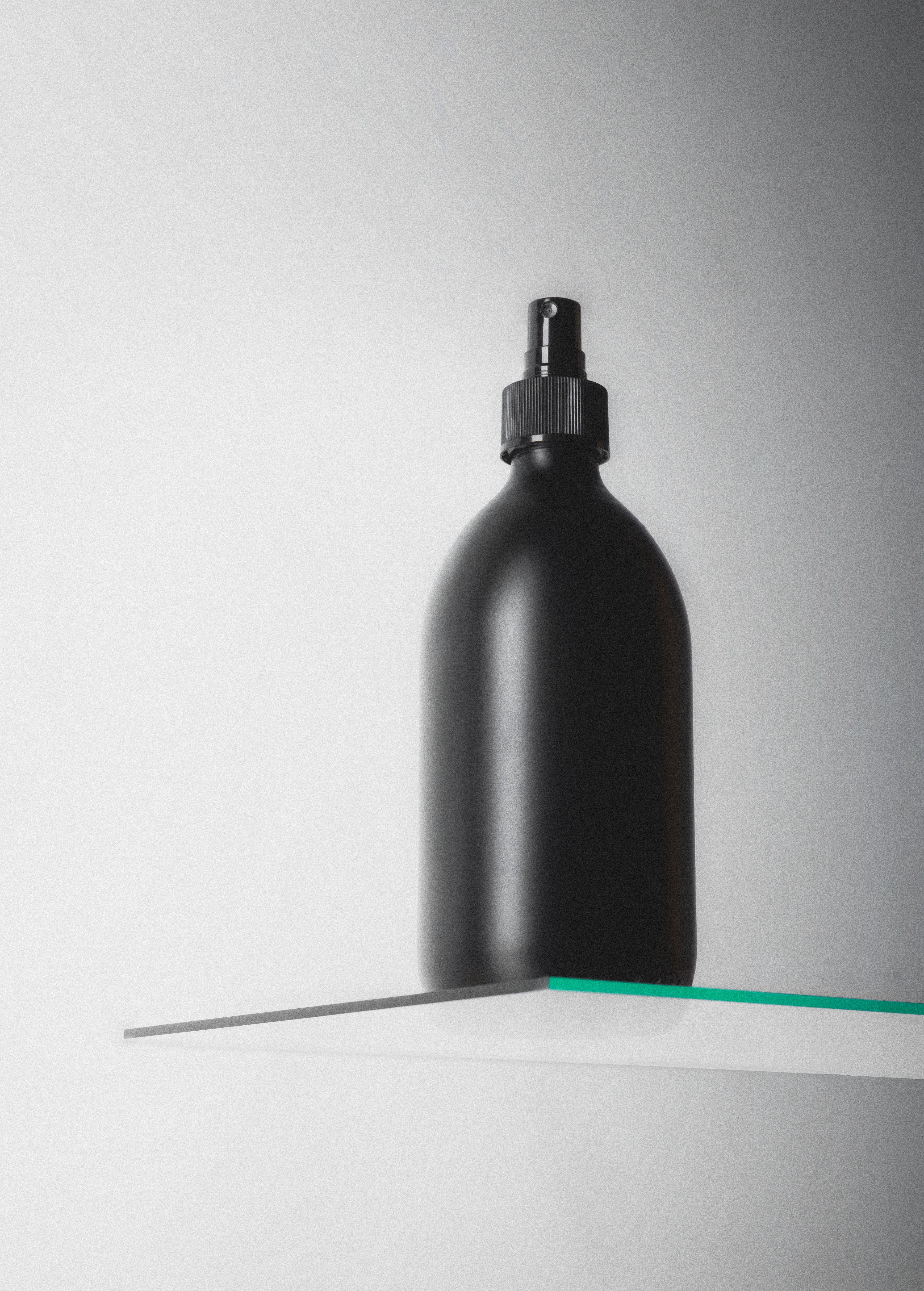 Kuishi Matte Black Spray Bottle